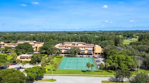 400 Commodore Dr #309, Plantation, FL 33325