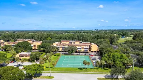 400 Commodore Dr #309, Plantation, FL 33325
