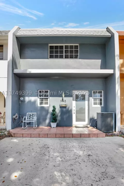 1945 W 72nd St, Hialeah, FL 33014