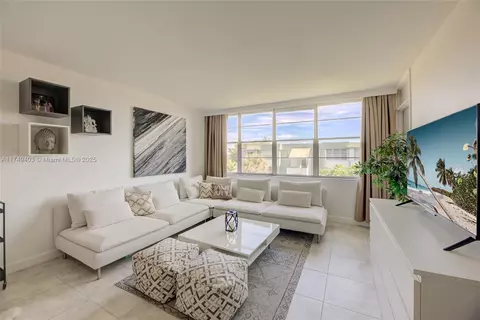 2751 Taft St #405, Hollywood, FL 33020