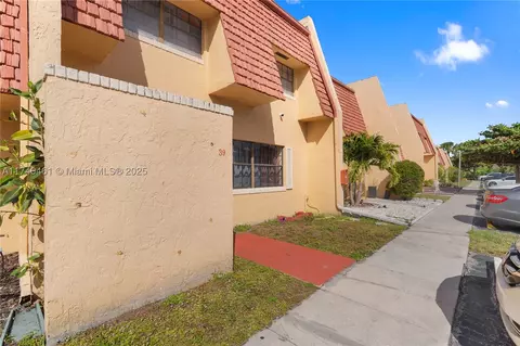 39 Canterbury Ln #39, Tamarac, FL 33319