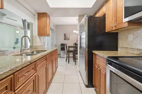 5707 NW 85th Ave, Tamarac, FL 33321
