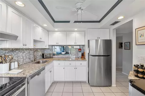 4800 Hillcrest Ln #514, Hollywood, FL 33021