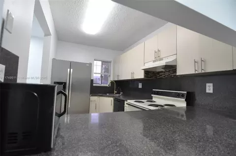 2740 W 76th St #206, Hialeah, FL 33016