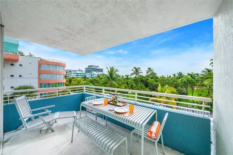Exterior - 200 Ocean Dr #5D, Miami Beach, FL 33139 photo 1 of 4