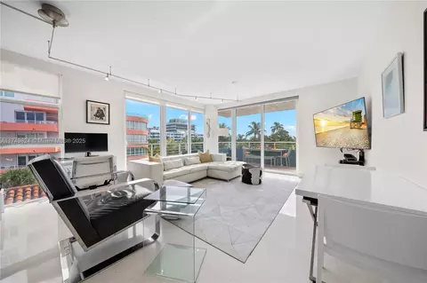 Living - 200 Ocean Dr #5D, Miami Beach, FL 33139 photo 1 of 3