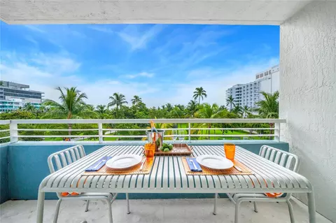 Exterior - 200 Ocean Dr #5D, Miami Beach, FL 33139 photo 3 of 4