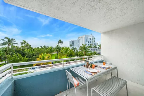 Exterior - 200 Ocean Dr #5D, Miami Beach, FL 33139 photo 2 of 4