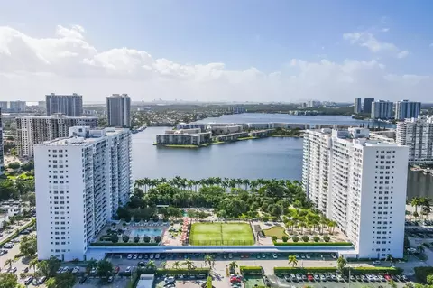 2801 NE 183rd St #214W, Aventura, FL 33160
