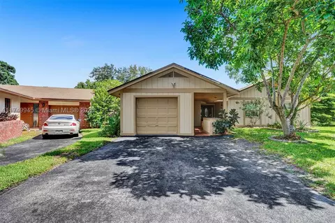 2124 Nova Village Dr, Davie, FL 33317