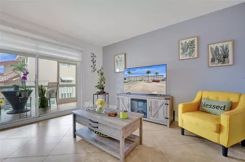 5300 Washington St #I203, Hollywood, FL 33021