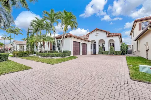 8299 NW 40th St, Pembroke Pines, FL 33024