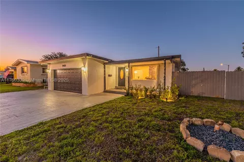 7401 Taylor St, Hollywood, FL 33024