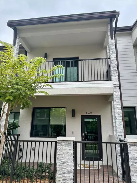 4621 NW 83rd Path, Doral, FL 33166