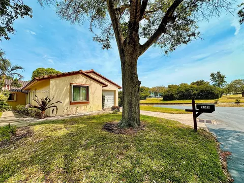 2815 Blue Spruce Ct, Lake Worth, FL 33462