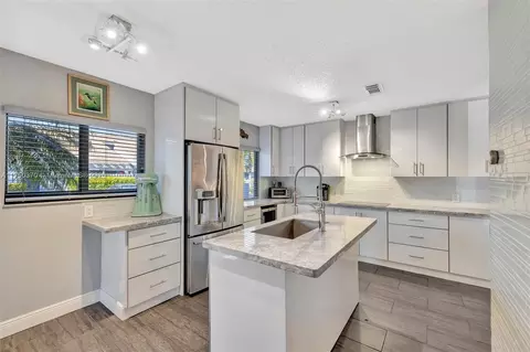 1662 N 14th Ter, Hollywood, FL 33020