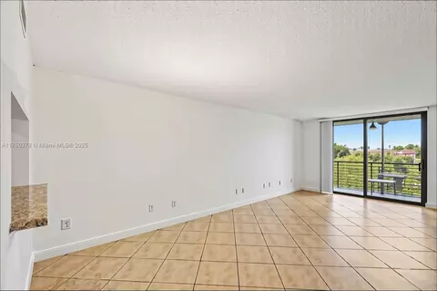 900 Colony Point Cir #408, Pembroke Pines, FL 33026