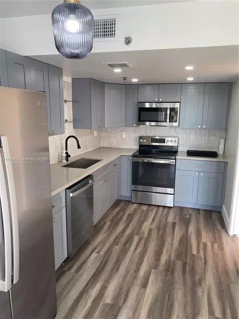 17890 W Dixie Hwy #610, North Miami Beach, FL 33160