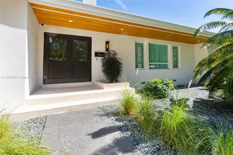 754 Jeronimo Dr, Coral Gables, FL 33146 photo 2