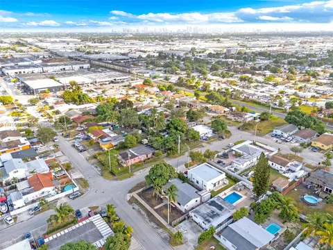 View/Area - 890 E 23rd St, Hialeah, FL 33013 photo 3 of 7
