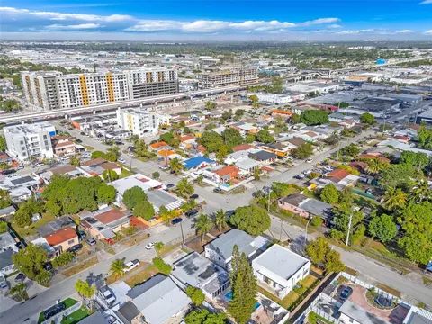 View/Area - 890 E 23rd St, Hialeah, FL 33013 photo 4 of 7