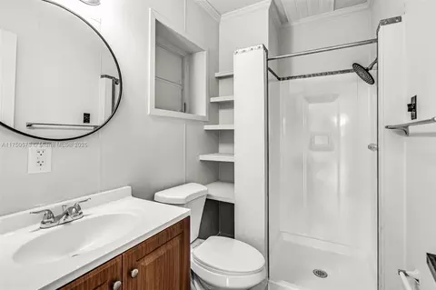Bath - 890 E 23rd St, Hialeah, FL 33013 photo 3 of 3