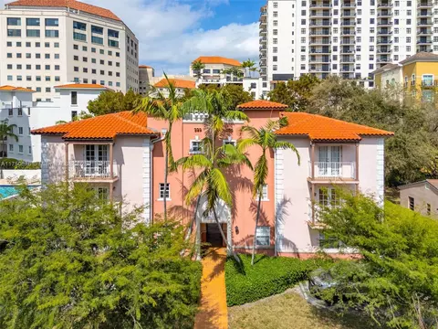 29 Santillane Ave #7, Coral Gables, FL 33134