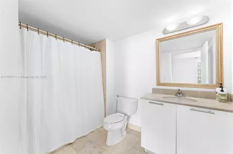 Bath - 1800 N Bayshore Dr #2101, Miami, FL 33132 photo 3 of 3