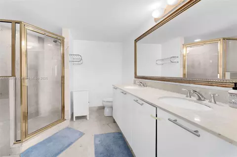 Bath - 1800 N Bayshore Dr #2101, Miami, FL 33132 photo 1 of 3