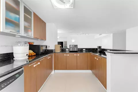 Kitchen - 1800 N Bayshore Dr #2101, Miami, FL 33132 photo 4 of 7