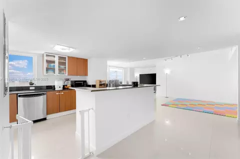 Kitchen - 1800 N Bayshore Dr #2101, Miami, FL 33132 photo 1 of 7