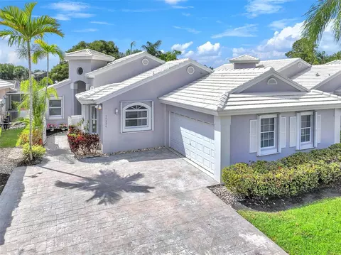 15236 S Wilshire Cir S, Pembroke Pines, FL 33027