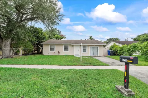 8220 SW 6th Ct, North Lauderdale, FL 33068