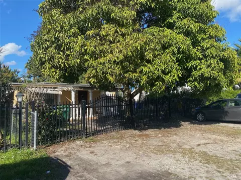 249 NW 102nd St, Miami, FL 33150
