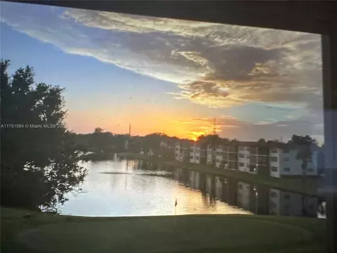 411 S Hollybrook Dr #308, Pembroke Pines, FL 33025