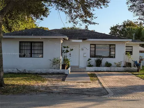 1904 Mayo St, Hollywood, FL 33020