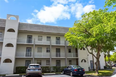 8450 Sunrise Lakes Blvd #306, Sunrise, FL 33322
