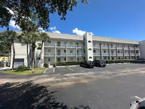 8450 Sunrise Lakes Blvd #306, Sunrise, FL 33322