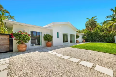 Exterior - 561 Allendale Rd, Key Biscayne, FL 33149 photo 2 of 11