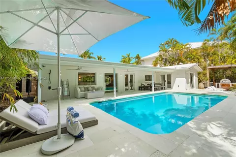 Exterior - 561 Allendale Rd, Key Biscayne, FL 33149 photo 5 of 11