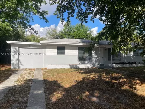 972 Pine Ridge Dr, Plantation, FL 33317