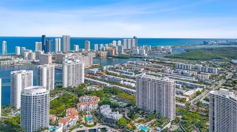 2000 Island Blvd #PH-5, Aventura, FL 33160