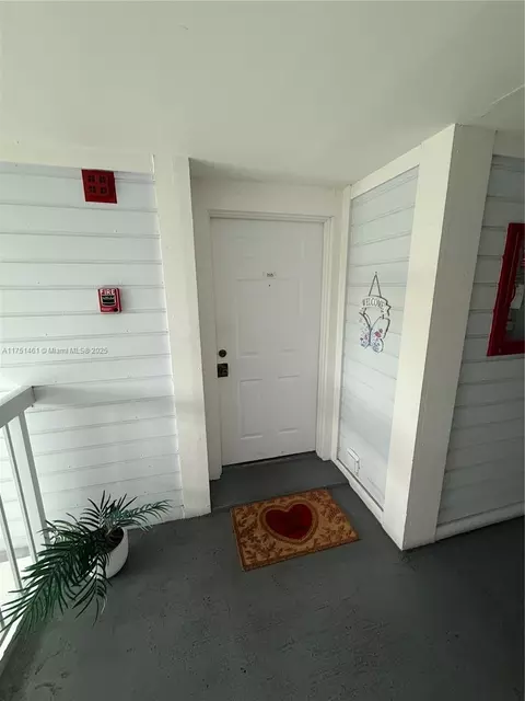935 NE 199th St #205-16, Miami, FL 33179