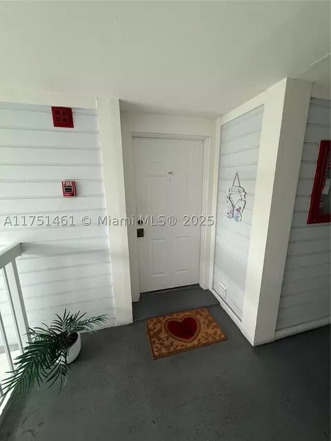 935 NE 199th St #205-16, Miami, FL 33179