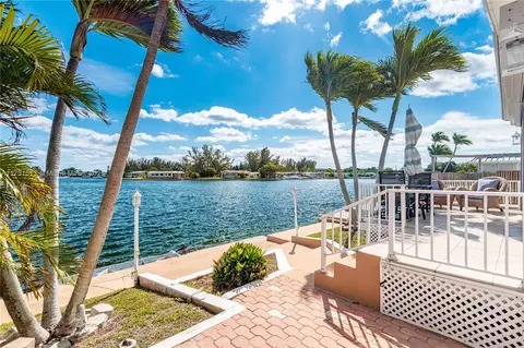 5624 Lagoon Dr, Fort Lauderdale, FL 33312