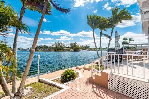 5624 Lagoon Dr, Fort Lauderdale, FL 33312