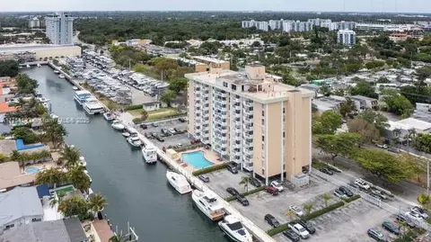2000 NE 135th St #1011, North Miami, FL 33181