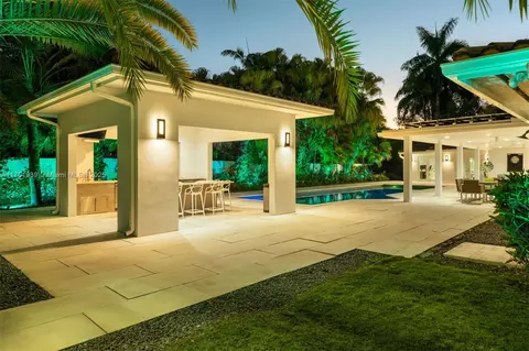 Exterior - 6784 SW 97th St, Pinecrest, FL 33156 photo 15 of 17