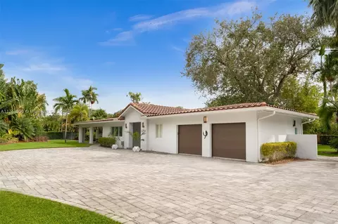 Exterior - 6784 SW 97th St, Pinecrest, FL 33156 photo 3 of 17