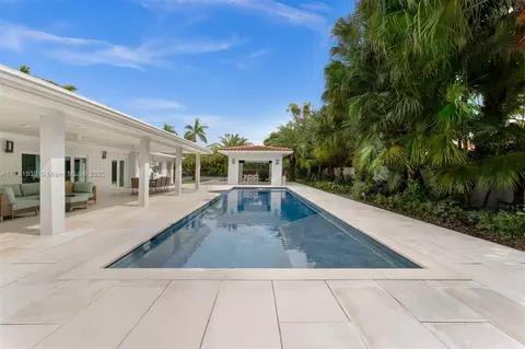 Exterior - 6784 SW 97th St, Pinecrest, FL 33156 photo 7 of 17